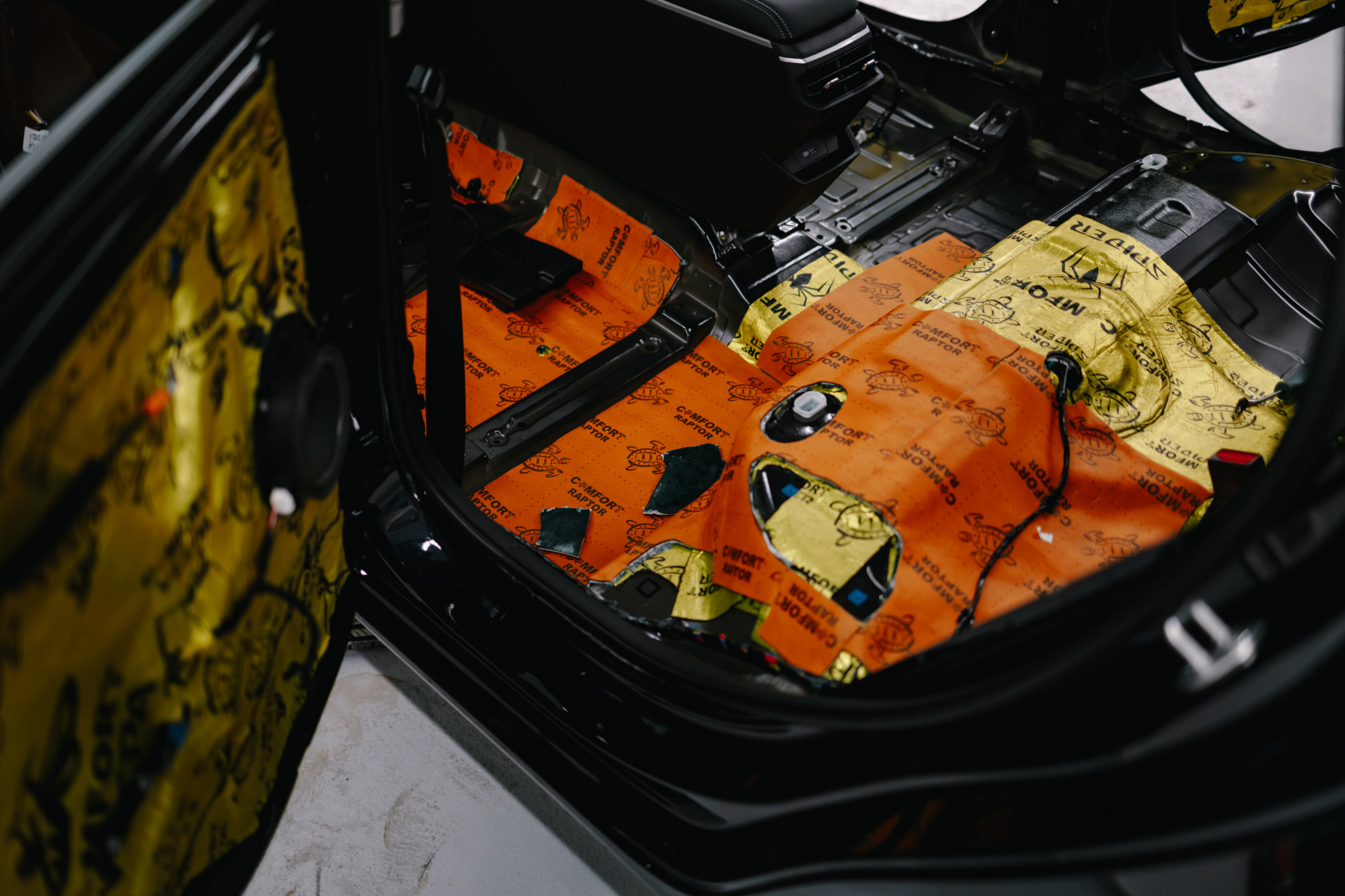 Шумоизоляция пола автомобиля